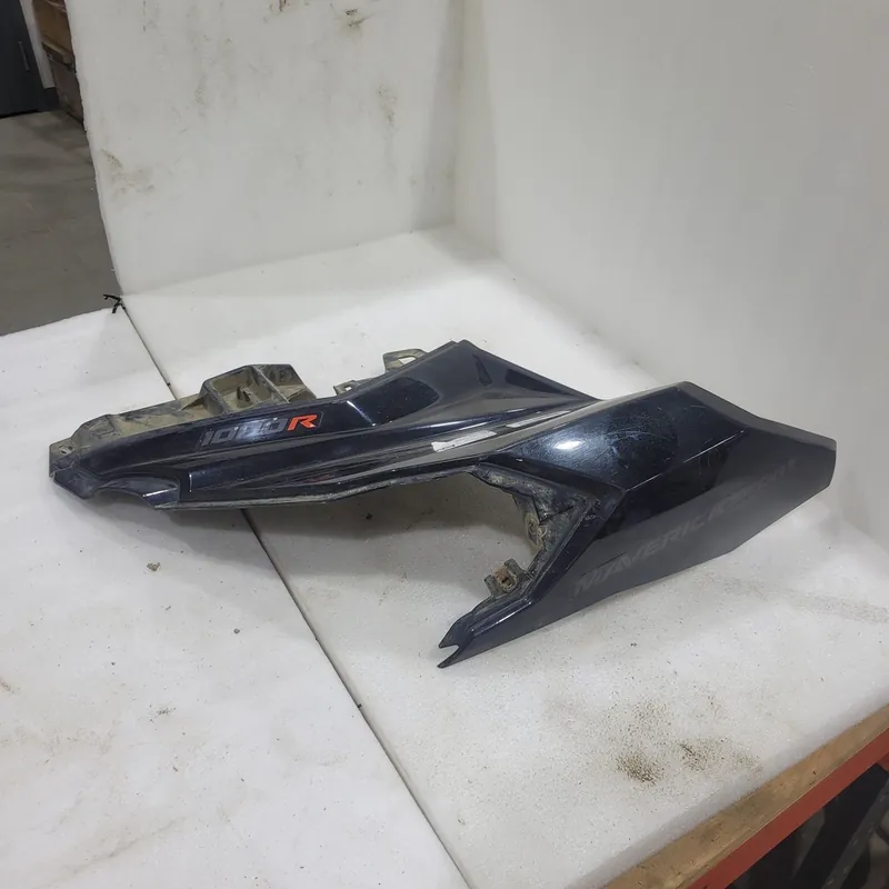 (new ref. 705019683) timeless black, lh front fender Offre Exclusive